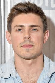 Chris Lowell as Stosh 'Piz' Piznarski