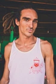 Louis Cole dans le rôle de Self