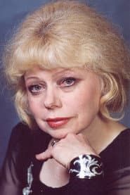 Наталия Четверикова في دور Vera, Seryozha's girlfriend