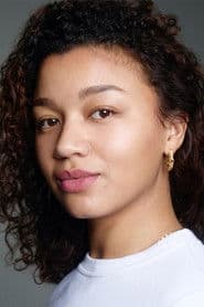Zoë Love Smith في دور Isa