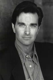 Michael McGuire dans le rôle de Brewster