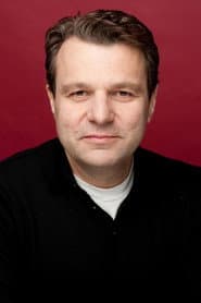 Peter Mazzucco في دور The Photographer