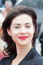 Kestie Morassi في دور Margaret
