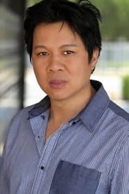 Chi Muoi Lo في دور Dr. Greg Lee