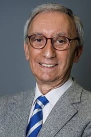 Júlio Isidro dans le rôle de Narrator
