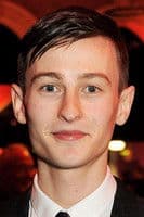 Elliott Tittensor في دور Martin Fenton