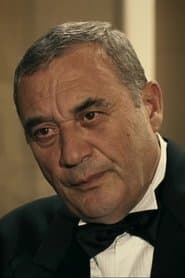 Constantin Alexandrov dans le rôle de Claude Van Veeten