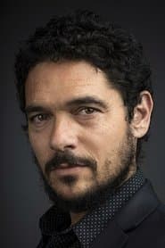 Pablo Molinero dans le rôle de Simón