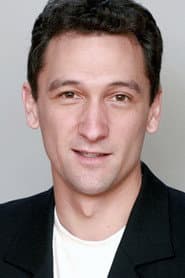 Curtis Vowell dans le rôle de DHL Man