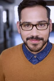 Remy Ortiz dans le rôle de Manager Walton