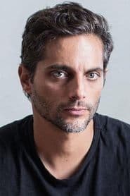 Joaquín Furriel في دور Luis