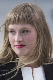 Klara Kristin في دور Omi