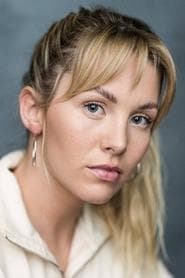 Lauren Staerck as Carly