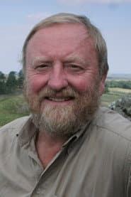 Francis Pryor dans le rôle de Self
