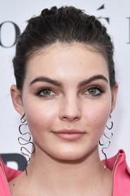 Camren Bicondova dans le rôle de Girl #1