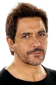 Pablo Macaya في دور Jorge