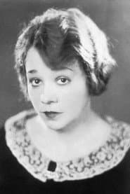 Pauline Lord في دور Clarissa Phipps