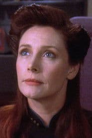 Wendy Hughes في دور Aunt Helen