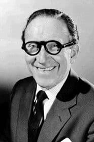 Arthur Askey في دور Arthur Pilbeam