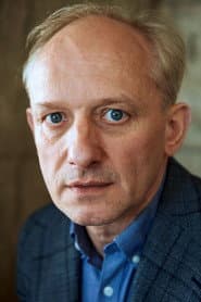 Mathias Max Herrmann dans le rôle de Bus Passenger