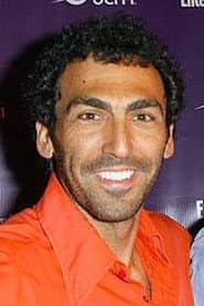 Steven Kriozere في دور Hill