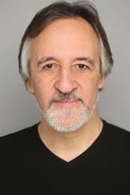 Óscar Goikoetxea as Gorka /Voz Periodista Prólogo