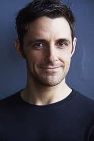 John Fray dans le rôle de Officer Tony