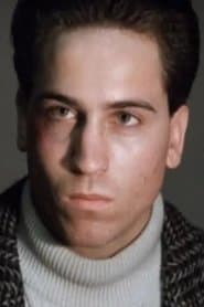 John Salvitti dans le rôle de Fighter in Alley