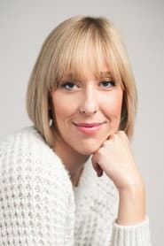 Laurie Vanhoutte as Une collègue de Lucie