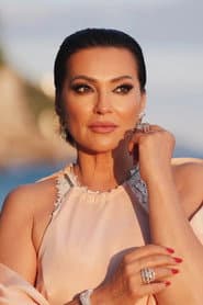 Nina Badrić as Pjevačica