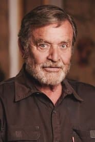 Hans Strydom في دور Dr. Stephen Marshall