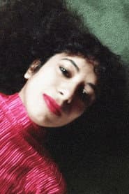 Hala Matar dans le rôle de Narrator