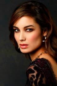Bérénice Marlohe في دور Arielle Pierpont