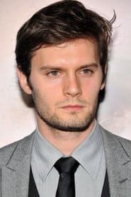 Hugo Becker dans le rôle de Clément