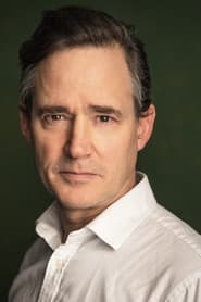 David Bark-Jones dans le rôle de Marty Braymer