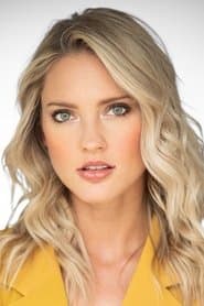 Ciara Hanna dans le rôle de Nicole