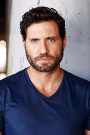 Edgar Ramírez dans le rôle de Sigmund (Elsbeth's Father)