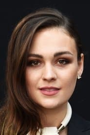 Sophie Skelton dans le rôle de Lisa MacAvoy