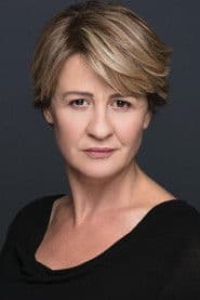 Hülya Gülşen Irmak as Ezgi