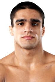 Thiago Tavares dans le rôle de Self