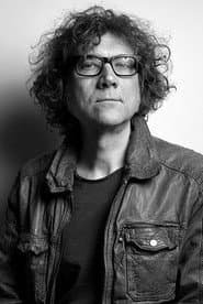 Pierre Mikaïloff dans le rôle de Self - Journalist