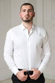 Artur Aramyan في دور Mercenary Commander
