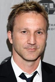 Breckin Meyer dans le rôle de Greg Randazzo