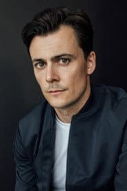 Kelly Penner dans le rôle de Mike
