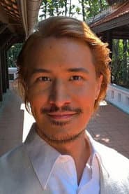 Thaweesak Alexander Thananan في دور Bartender