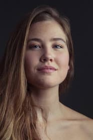 Matthea Pedersen dans le rôle de Teenage Girl