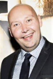 Adam Pearce dans le rôle de Squelch
