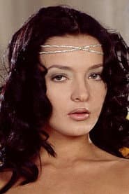 Black Widow dans le rôle de Brunette Romanian Nude Model