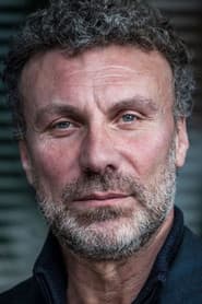 Mario Opinato as Gomez