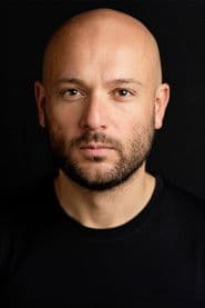 Tolga Tekin في دور Hastanedeki 1. Polis